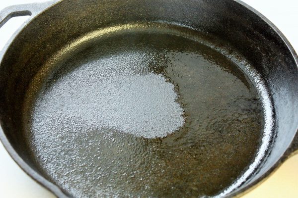 A cast iron skillet that has been seasoned