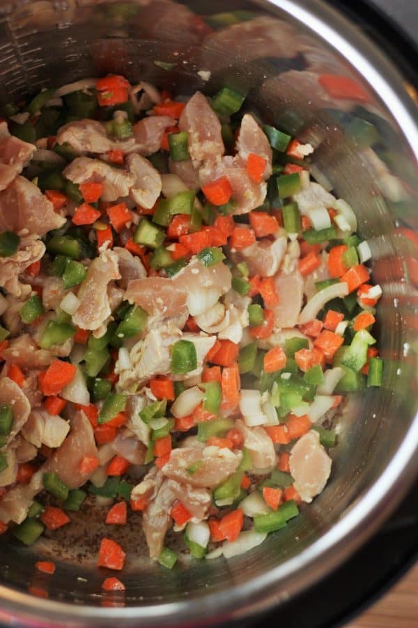 chicken, green pepper, carrots, and onions in an Instant Pot | Sustainablecooks.com