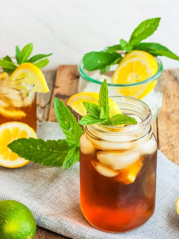 a mason jar of healthy sweet tea topped with lemons and mint