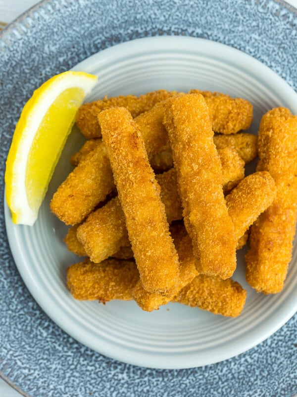 a dish of air fryer fish sticks