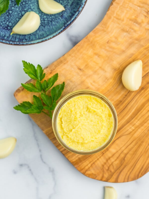 a jar of garlic paste with clo