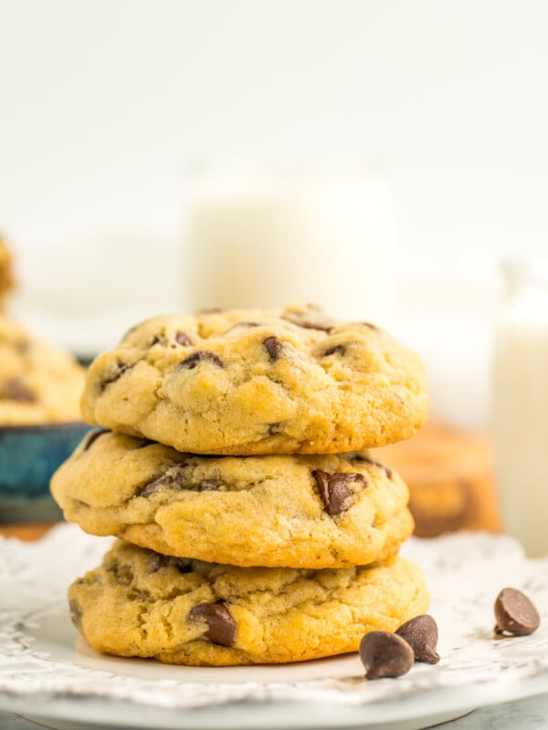 3 chocolate chip cookies without brown sugar that are on a white plate with 3 chocolate chips.