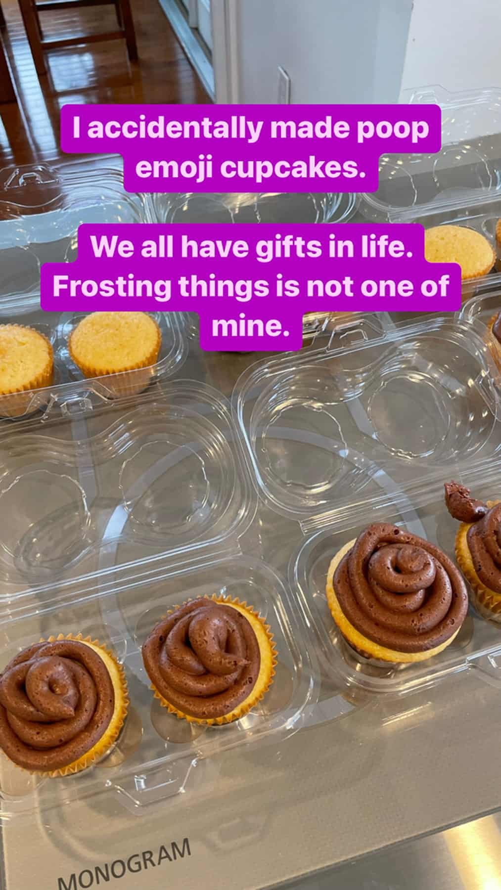 cupcakes that look like poop emoji