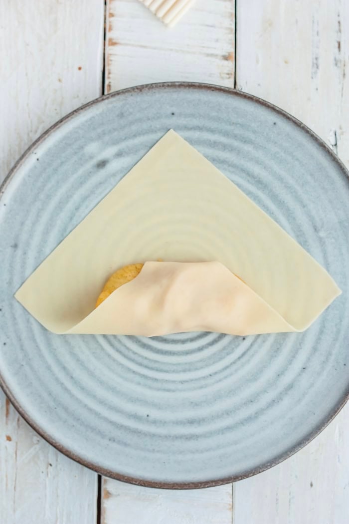 instructions showing how to wrap a dessert egg roll.