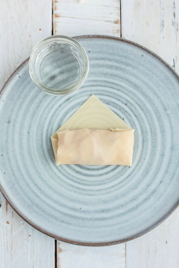 instructions showing how to wrap a dessert egg roll.